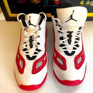2017 Nike Air Jordan Retro 11 IE Low White/Gym Red size 6.5 Women / Men / Kids